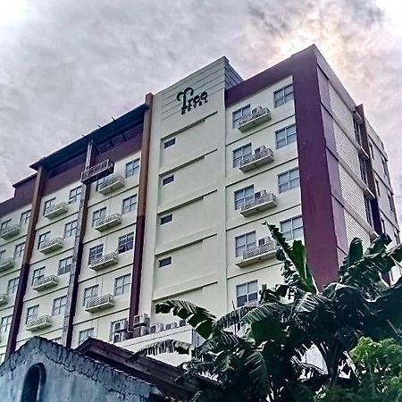 Tree Hotel Makassar Esterno foto